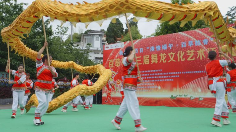 點(diǎn)贊春天里社區(qū)首場便民服務(wù)活動(dòng)(1)