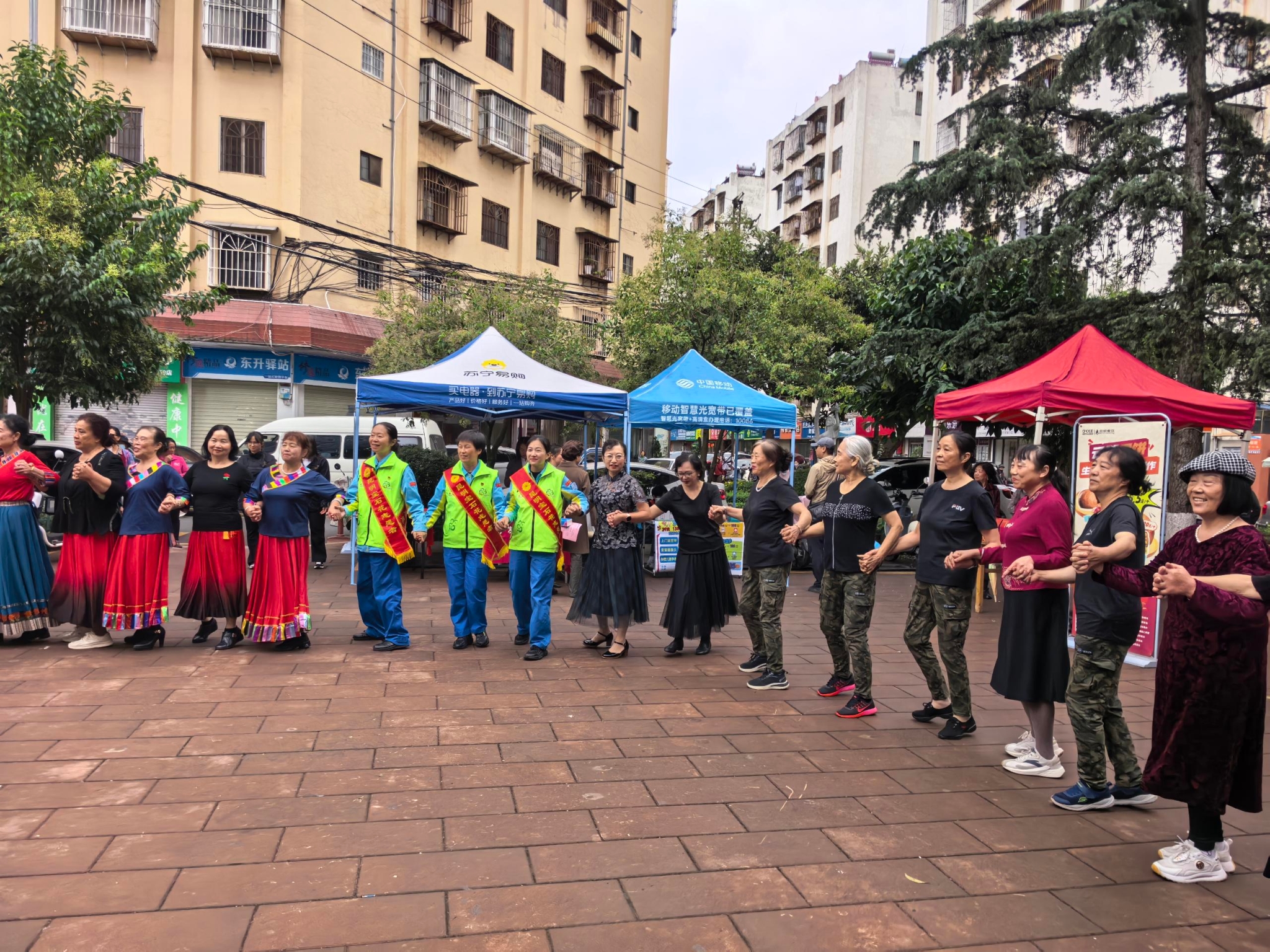 民族舞《麗江三部曲》共繪大團(tuán)結(jié) 民族舞《麗江三部曲》共繪大團(tuán)結(jié)