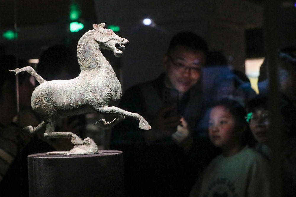 “馬元素”文創(chuàng)產(chǎn)品引領(lǐng)中國(guó)春節(jié)消費(fèi)新潮流