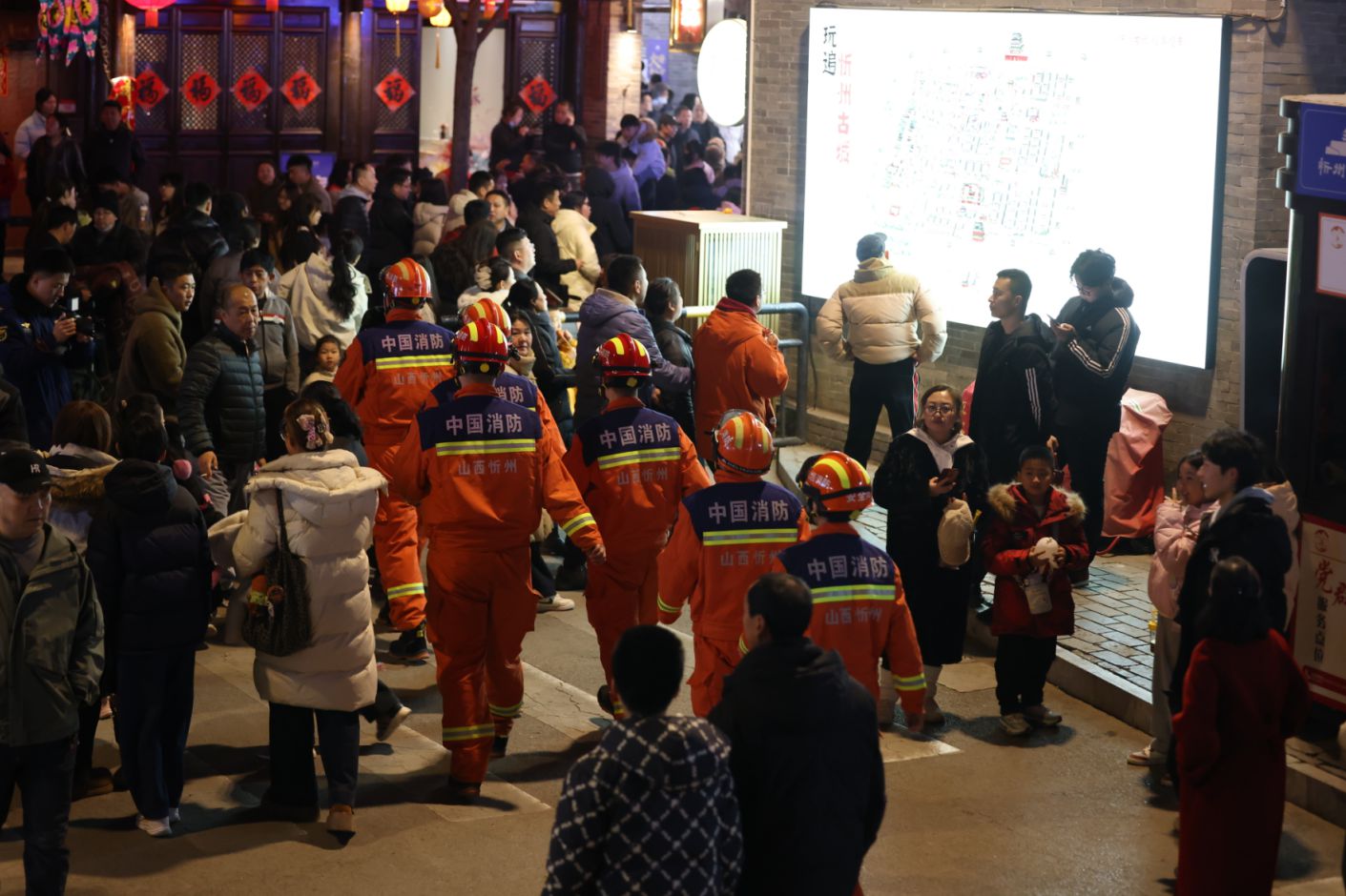 新春走基層丨24小時暖心巡邏，為古城春節(jié)“亮燈護航”