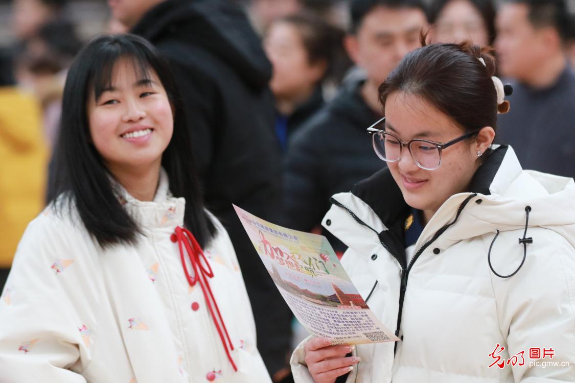 新春走基層丨春風送暖求職路 各地搭臺促就業(yè)