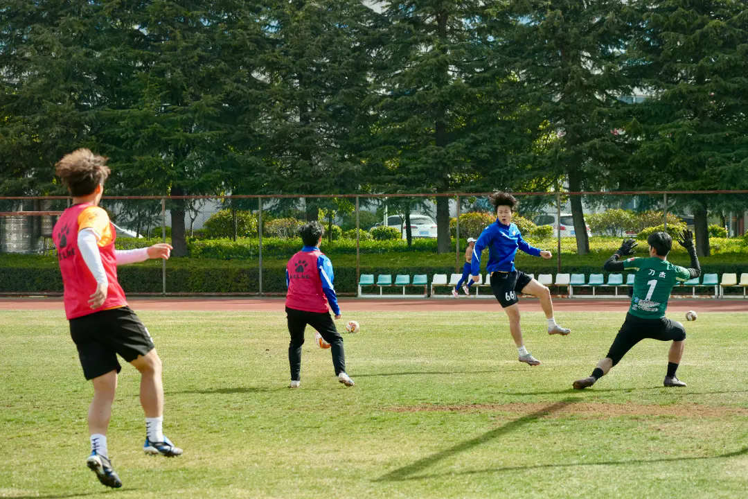 （楊林凱 攝）3月5日，西雙版納隊隊員正在進行賽前適應(yīng)性訓(xùn)練-3.jpg