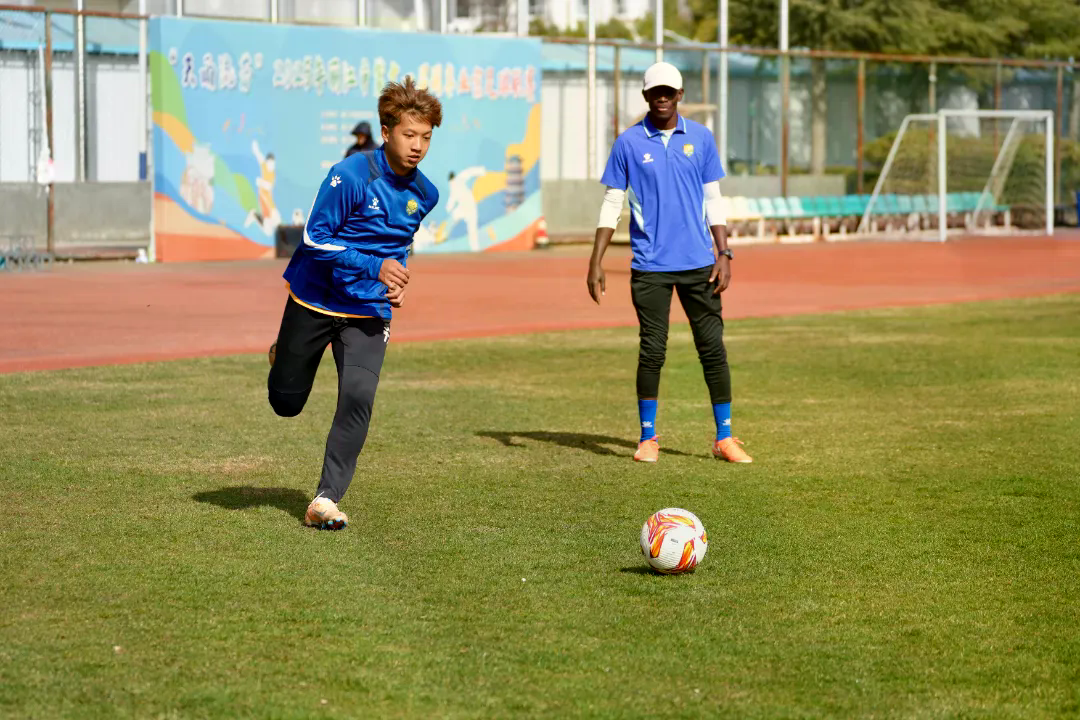 （楊林凱 攝）3月5日，西雙版納隊隊員正在進行賽前適應(yīng)性訓(xùn)練-4.jpg