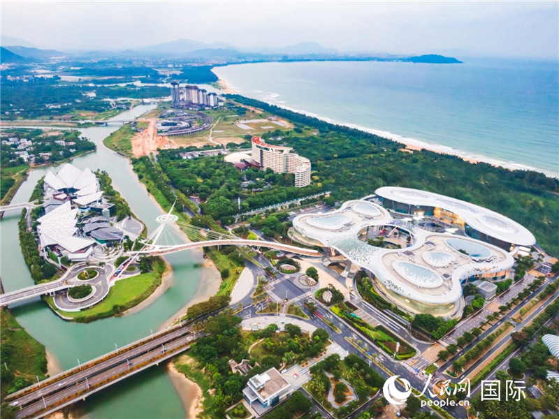 三亞國(guó)際免稅城航拍圖。圖片來源:人民網(wǎng)