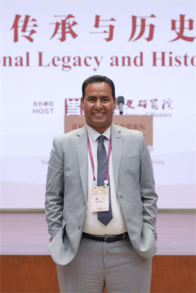 為埃及考古學(xué)家、盧克索博物館館長阿拉·曼沙維。受訪者供圖