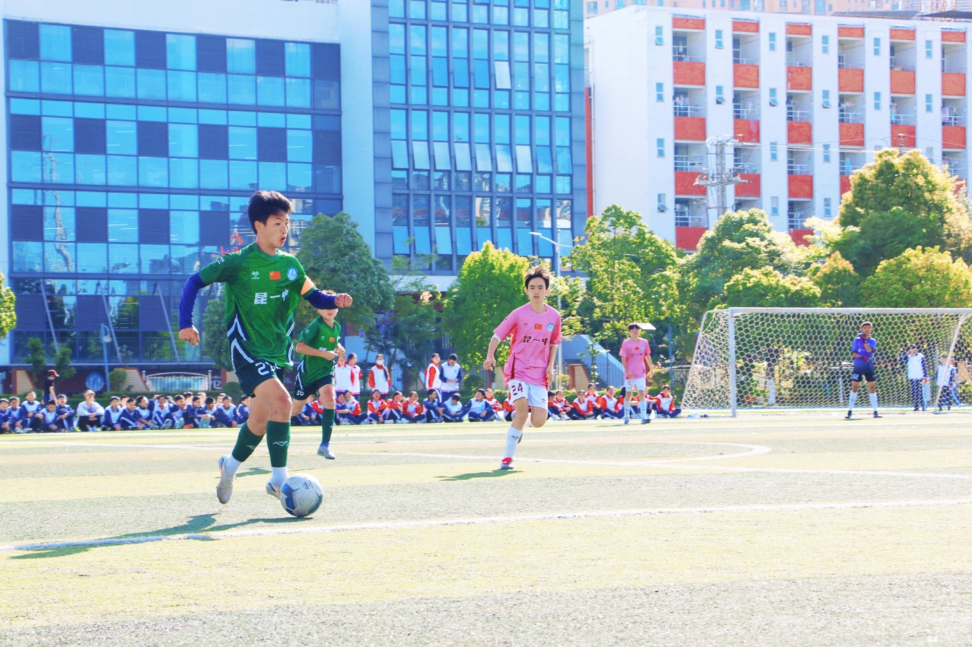 12.男足比賽現(xiàn)場 (2) 12.男足比賽現(xiàn)場 (2)