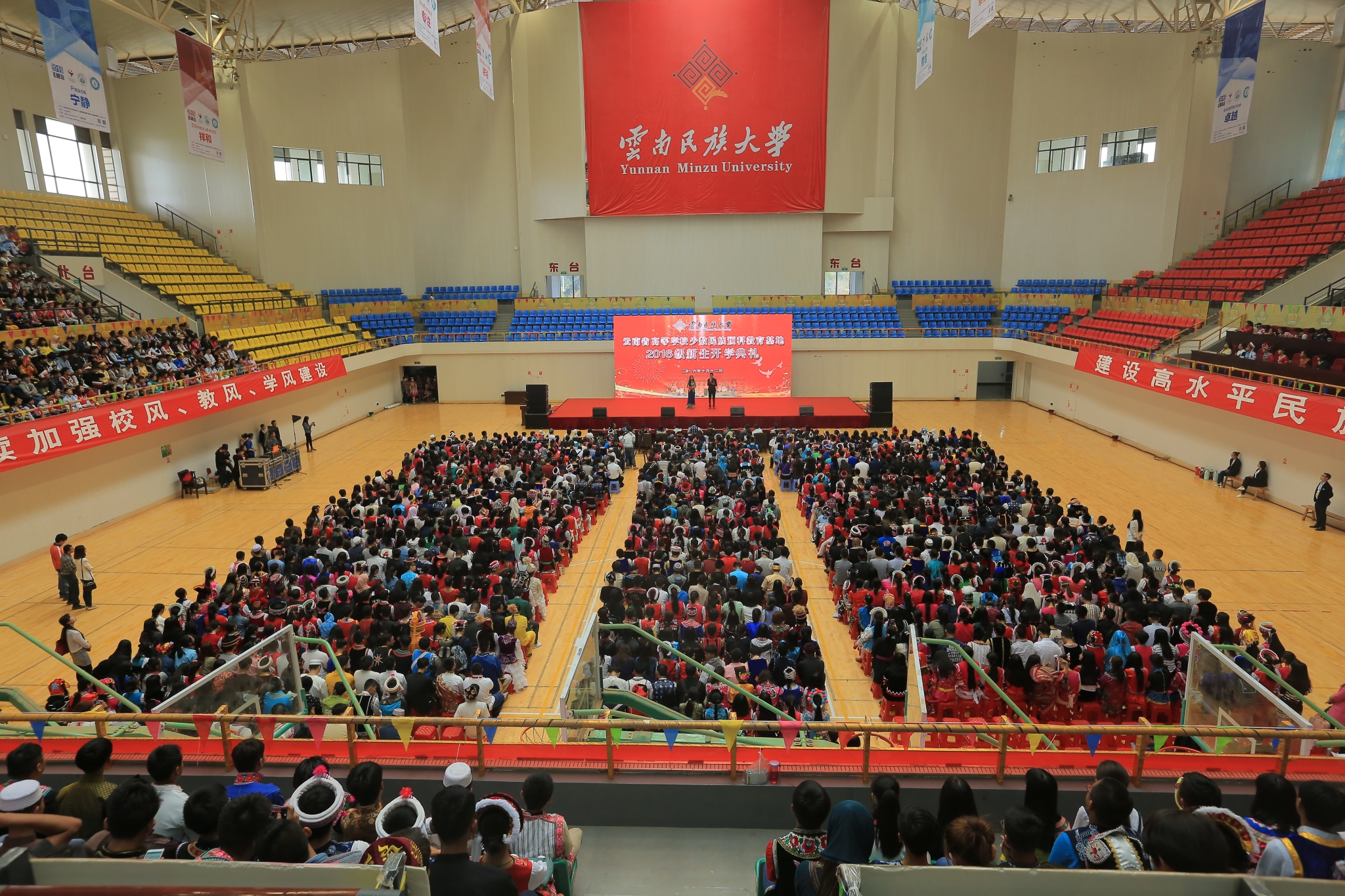 云南民族大學(xué)招齊了56個民族的學(xué)子