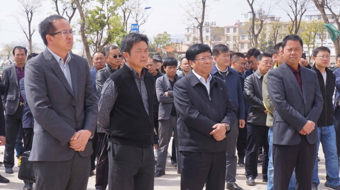 聽取情況匯報 聽取情況匯報