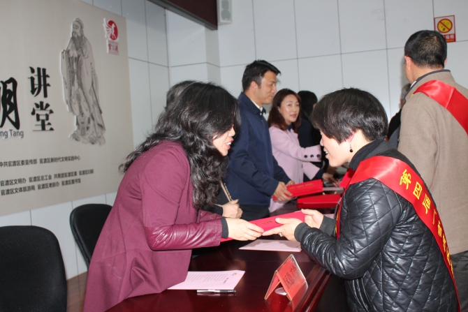 頒發(fā)榮譽(yù)證書