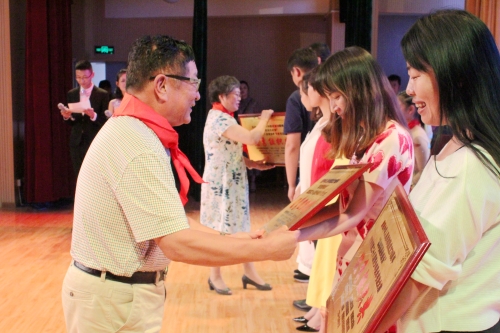 頒發(fā)榮譽證書 頒發(fā)榮譽證書