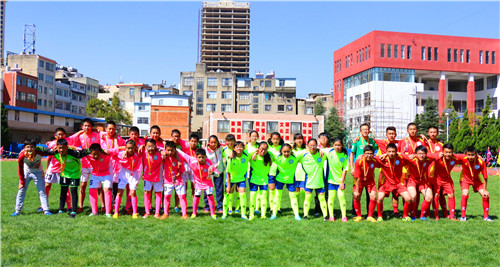 學(xué)校足球隊(duì)