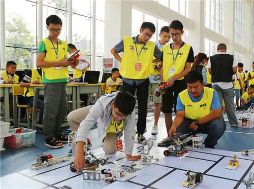 我校學(xué)子參加世界教育機器人大賽比賽