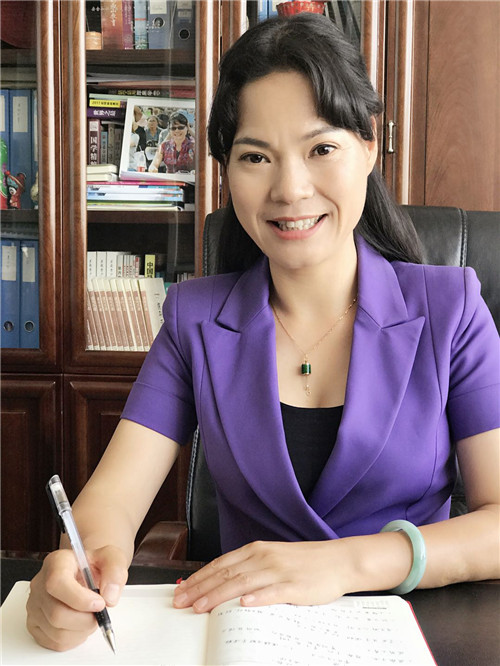 昆一中西山學(xué)校 高富英 校長 昆一中西山學(xué)校 高富英 校長