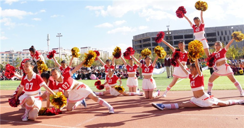 啦啦操社團為國際足球邀請賽助威 啦啦操社團為國際足球邀請賽助威