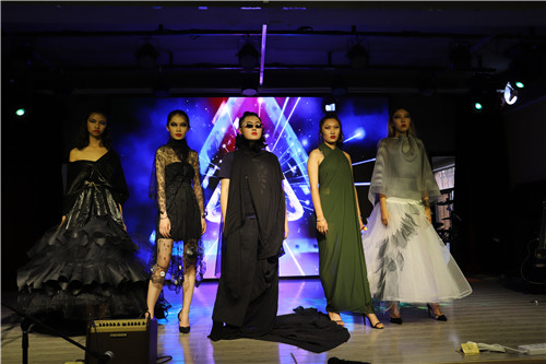 美術社團時尚走秀 美術社團時尚走秀