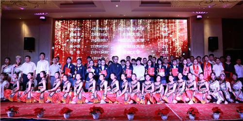 百萬重金優(yōu)秀畢業(yè)生頒獎(jiǎng)典禮 百萬重金優(yōu)秀畢業(yè)生頒獎(jiǎng)典禮