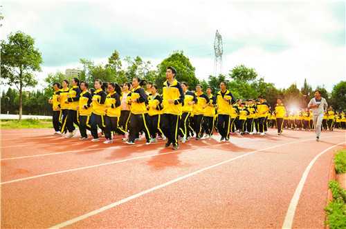 跑課間操 跑課間操