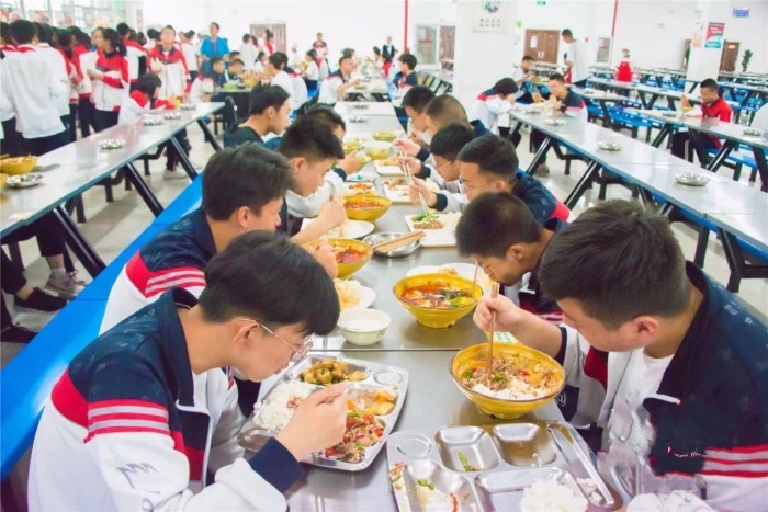 學(xué)生有序就餐