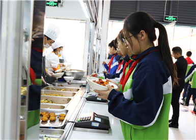 有序排隊、文明用餐