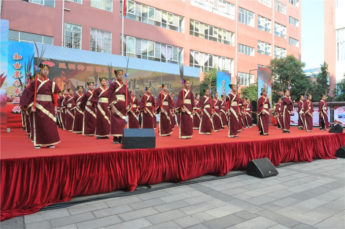 學(xué)校簡介圖4 學(xué)校簡介圖4