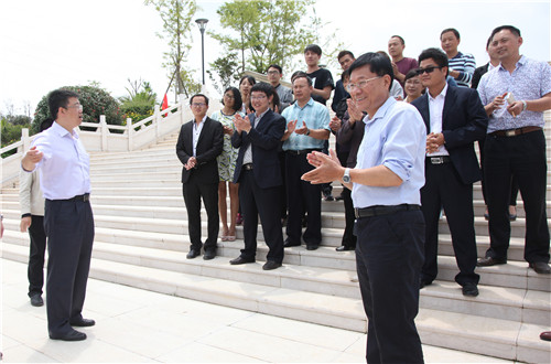 昆三中本部校長魏明遜來校指導