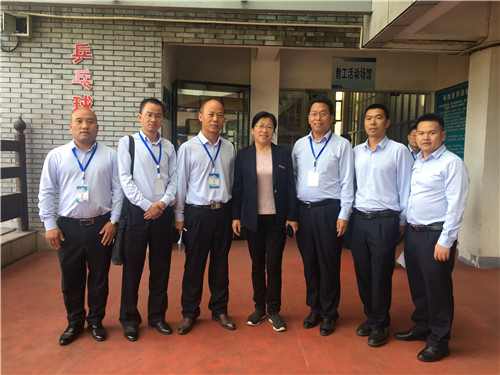 學(xué)校部分領(lǐng)導(dǎo)到浙江鎮(zhèn)海中學(xué)學(xué)習(xí)交流