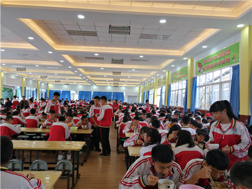 千人無(wú)聲就餐 千人無(wú)聲就餐