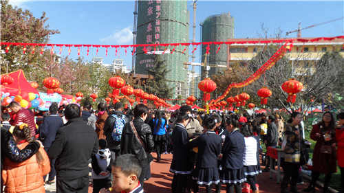 校園趕廟會，