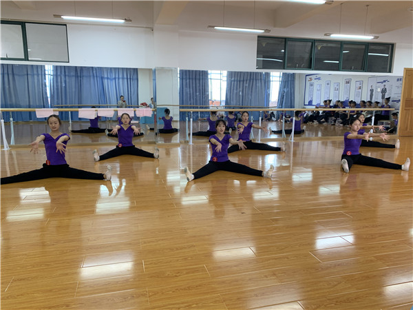 舞蹈形體實(shí)訓(xùn)室2 舞蹈形體實(shí)訓(xùn)室2