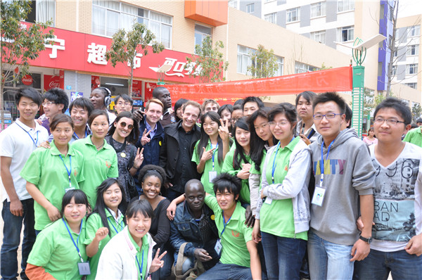 留學(xué)生參加學(xué)校運(yùn)動會