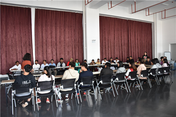 中外學(xué)生交流