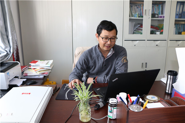 省級(jí)教學(xué)名師鄭毅教授