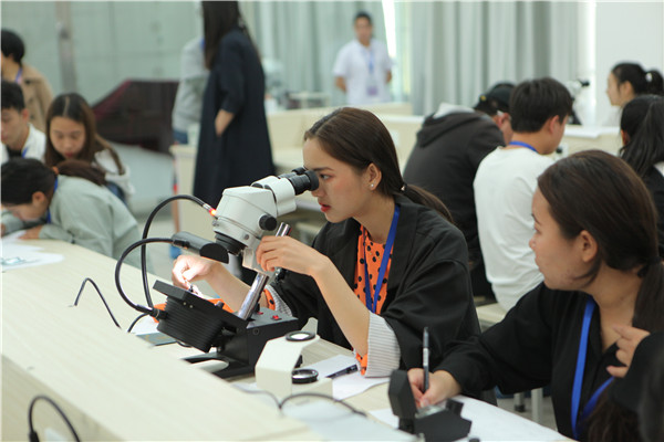 參加省級寶玉石鑒定技能比賽 參加省級寶玉石鑒定技能比賽