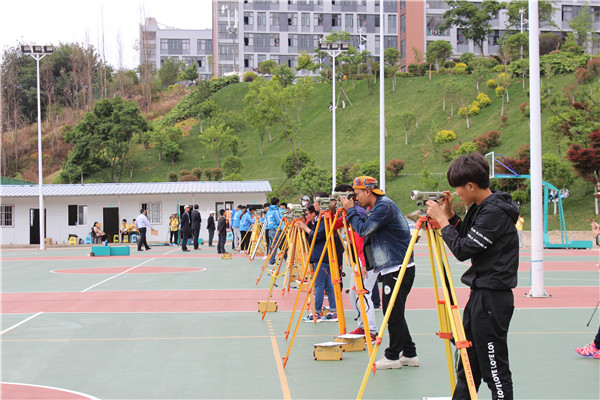 校內(nèi)實習(xí)實訓(xùn)