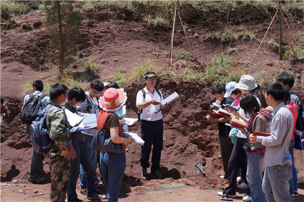 11、野外地質(zhì)實(shí)習(xí)