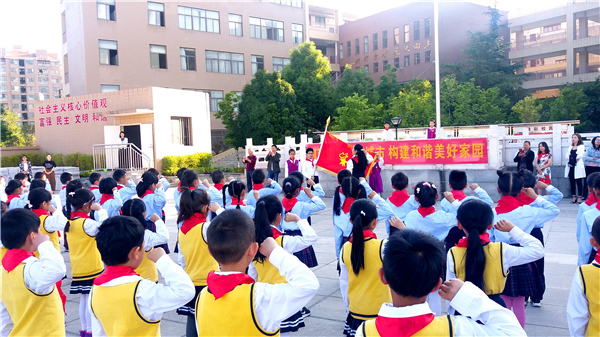 莊嚴(yán)的入隊(duì)儀式