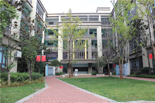 4校園小花園場景