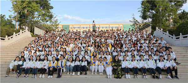 2020屆高三畢業(yè)生合影