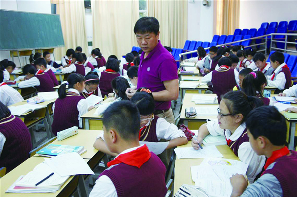 3正高級、云南省萬人計(jì)劃之教學(xué)名師、春城名師、初中數(shù)學(xué)名師工作室主持人郭自忠老師