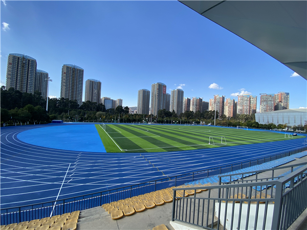 學(xué)校操場(chǎng) 學(xué)校操場(chǎng)