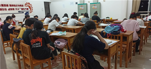 宿舍自習室 宿舍自習室