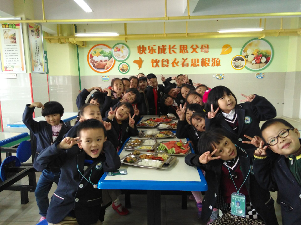 學(xué)生食堂就餐