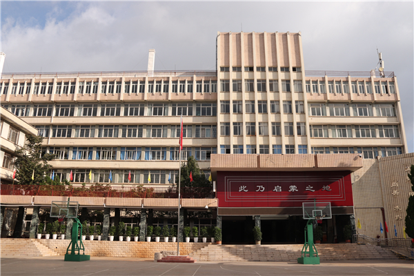 學(xué)校簡(jiǎn)介 (5)