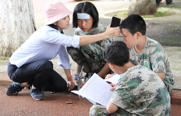 2.家庭式親情關(guān)系