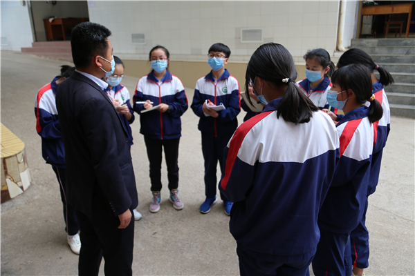 4.導(dǎo)師團(tuán)育人制度