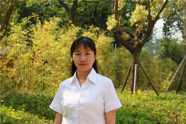 張穎老師副校長(zhǎng)