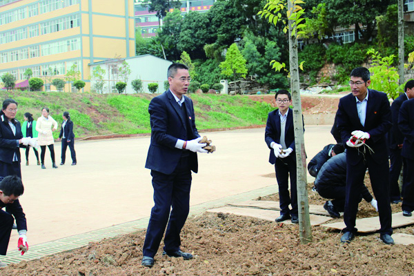 06內(nèi)頁-13 06內(nèi)頁-13