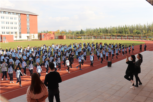 2-西南大學(xué)基礎(chǔ)教育集團(tuán)專家指導(dǎo)我校社團(tuán)課