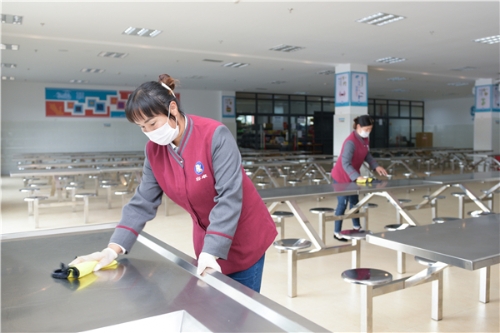 3-認(rèn)真細(xì)致的工作人員