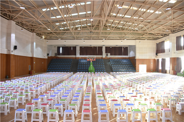 學校室內(nèi)體育館